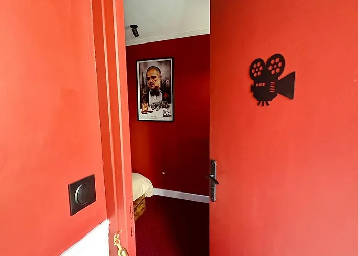 Experience Cinema Exclusive Au Coeur De דירה נים